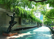 黄浦外滩城市雕塑群天气 黄浦外滩城市雕塑群天气